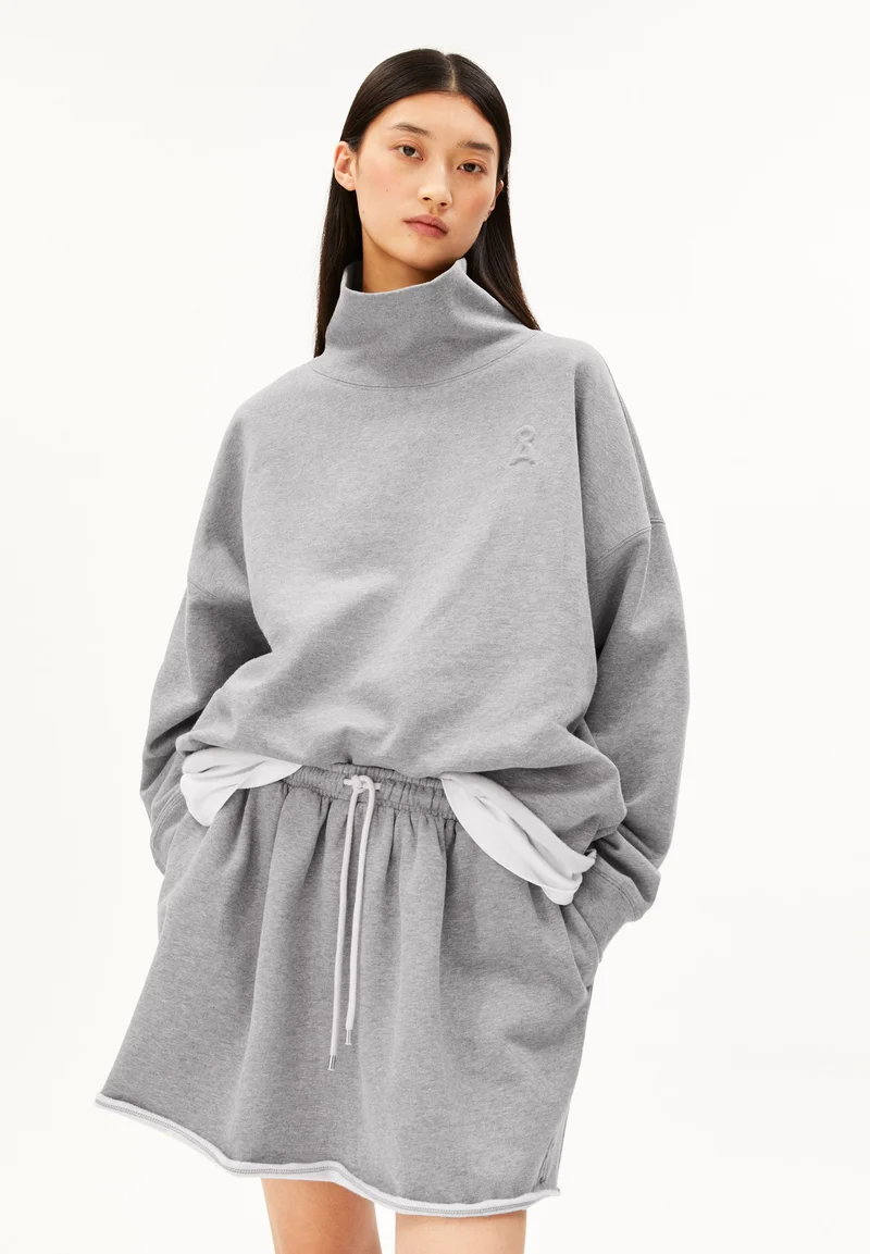 ICONIC Å SWEATSHIRT OPEN EDGE TRICHTERKRAGEN