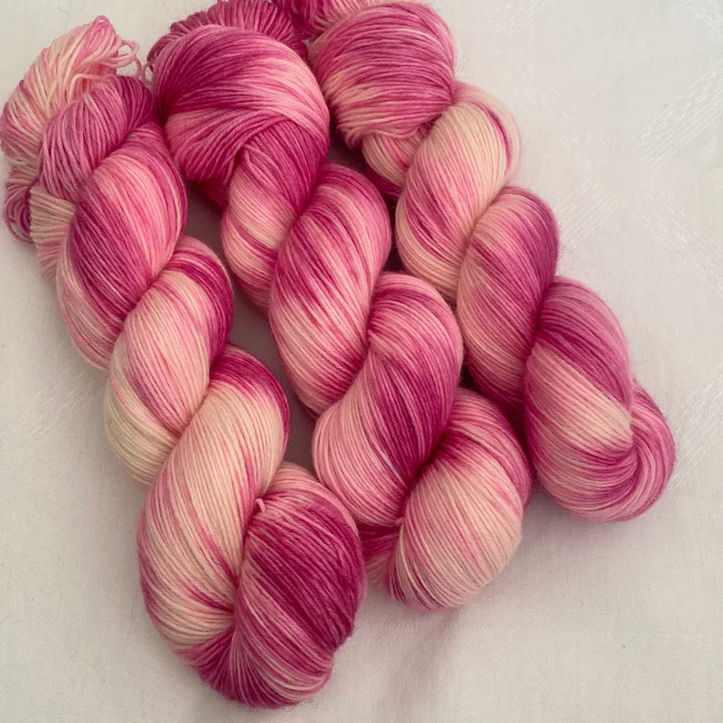 Handgefärbte Sockenwolle 4-fach ,,Flamingo,,