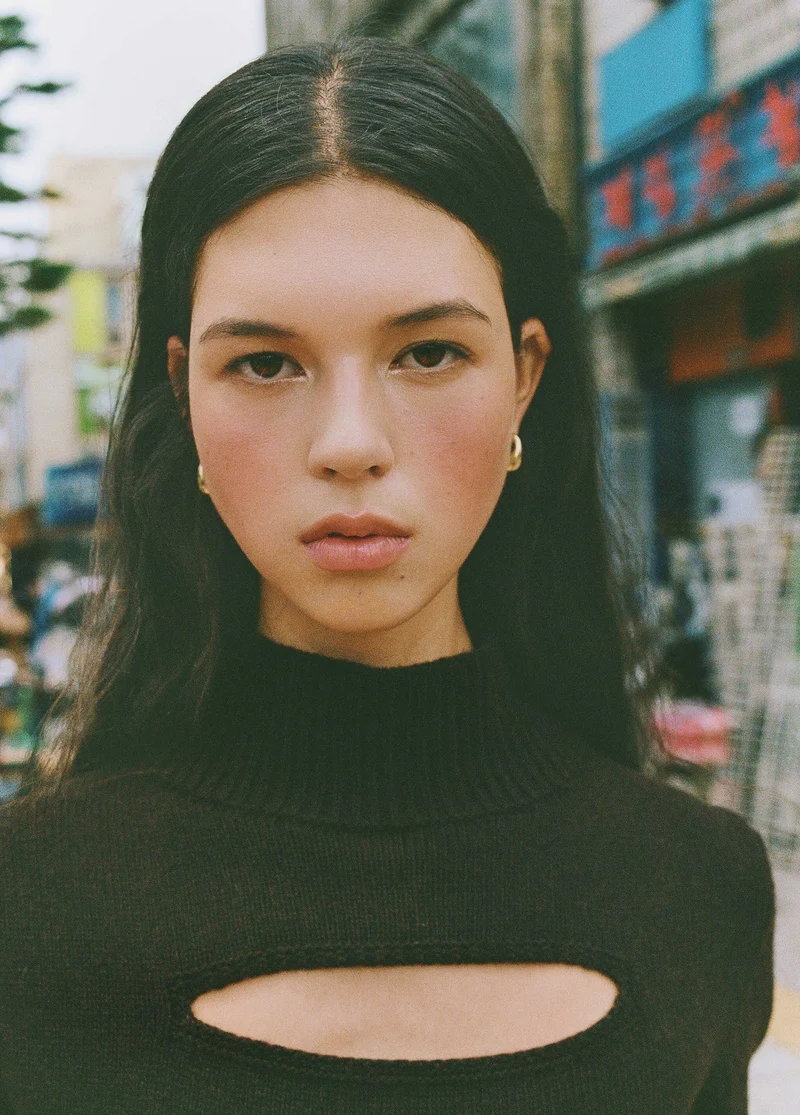 Short-sleeve cut-out sweater with perk neckline