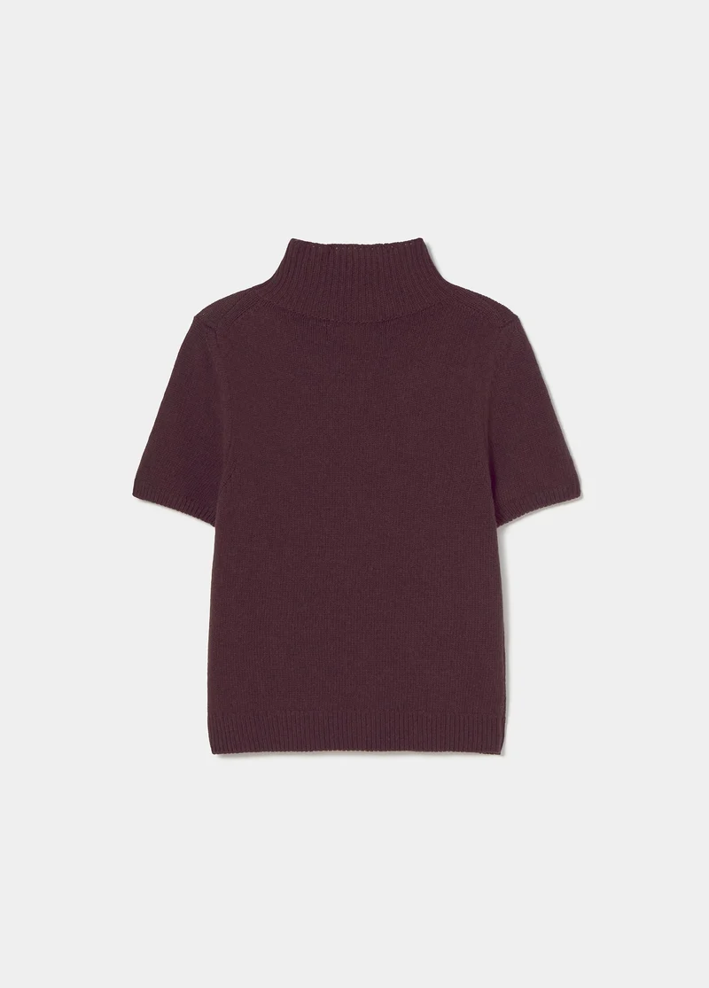 Short-sleeve cut-out sweater with perk neckline