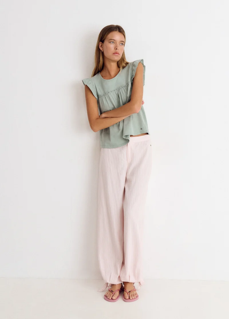 T-shirt with ruffle and lace trim