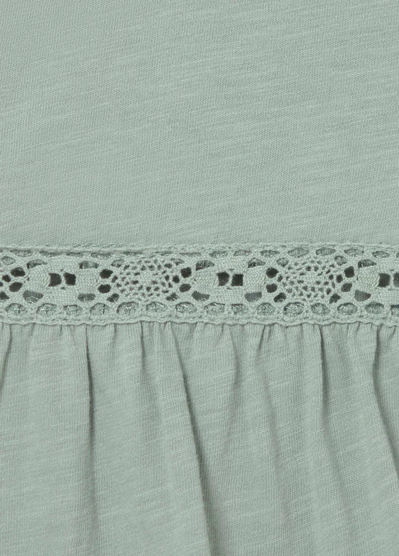 T-shirt with ruffle and lace trim
