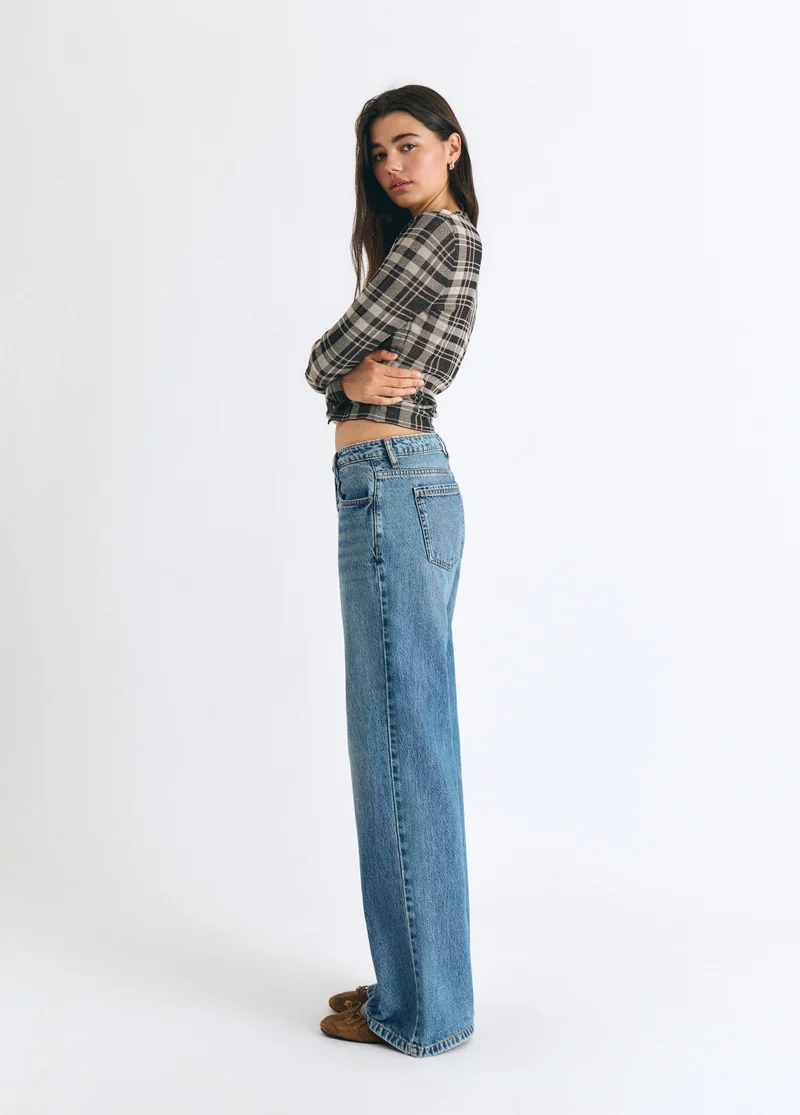 Basic mid-rise jeans