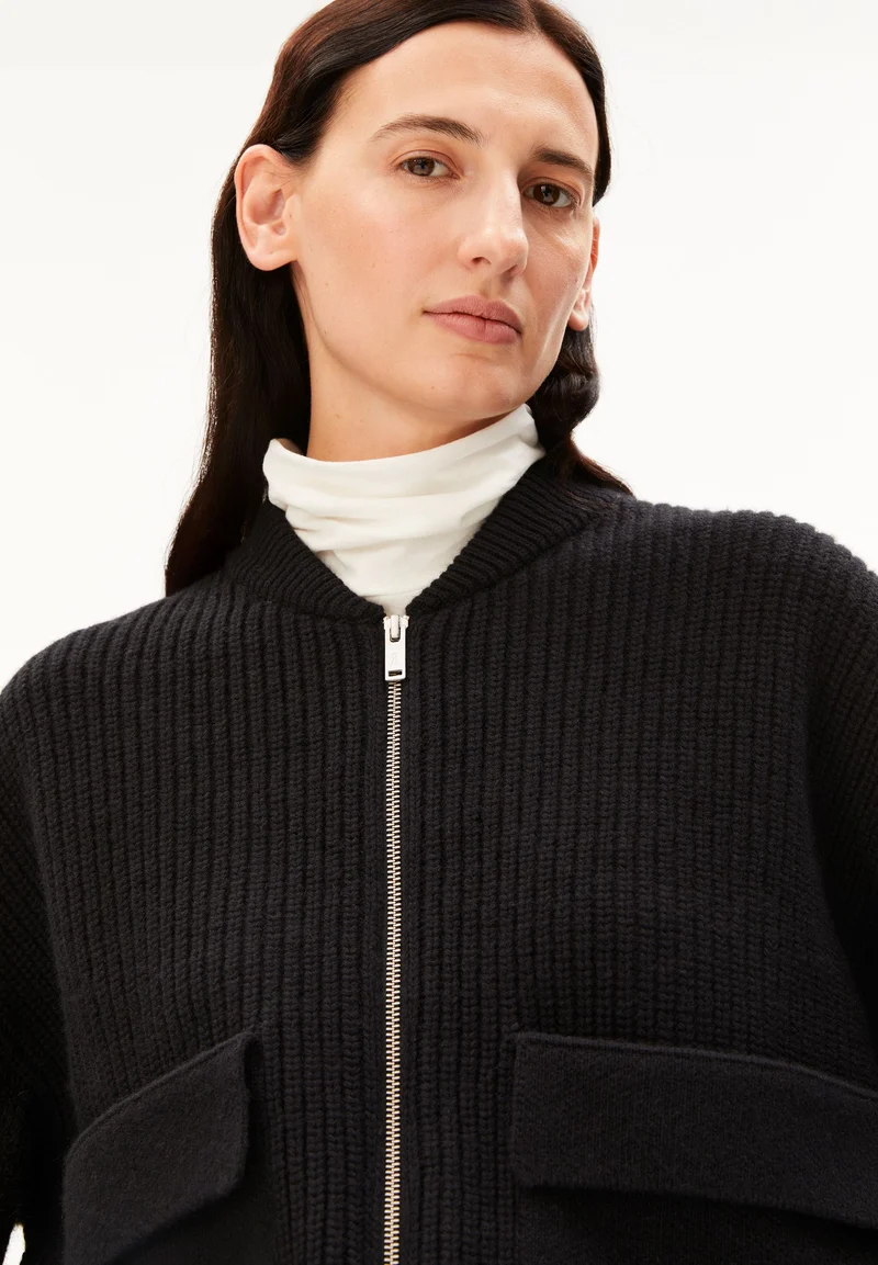 ALPAKA-MIX STRICKJACKE | black