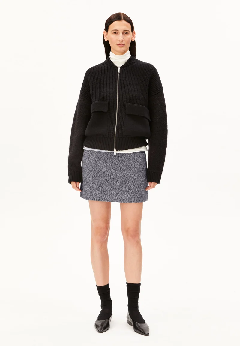 ALPAKA-MIX STRICKJACKE | black
