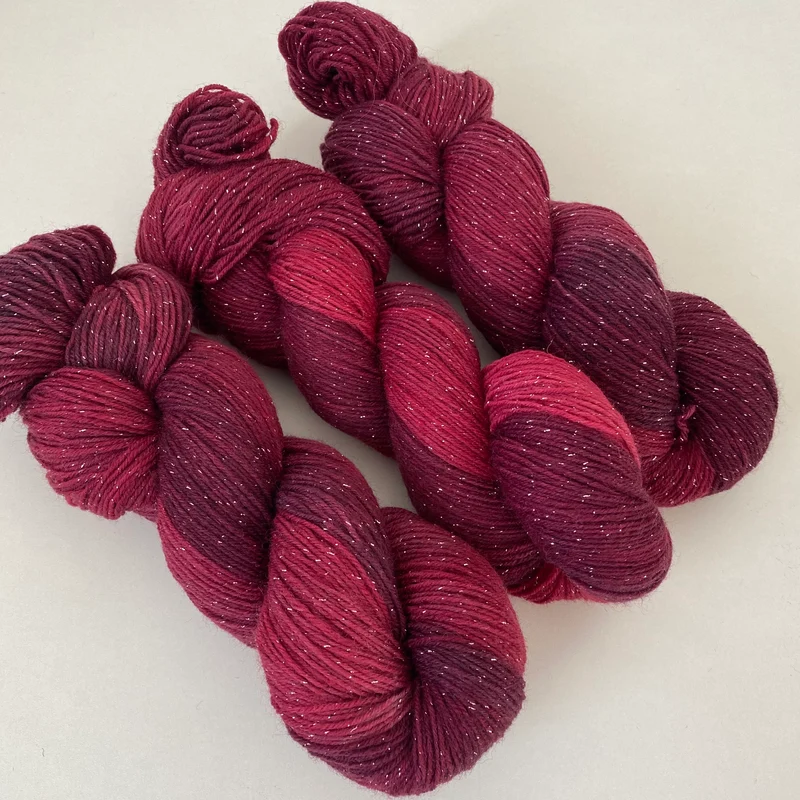 Handgefärbte Sockenwolle 4-fach mit Lurex