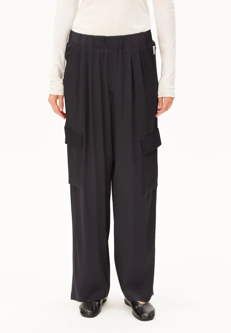 SATIN PULL-ON WIDE CARGO-HOSE