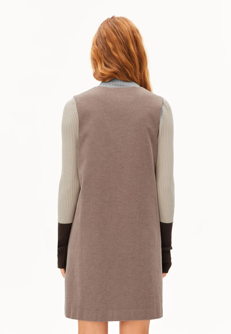 PINAAFO HERRINGBONE KLEID | claystone-soft nougat
