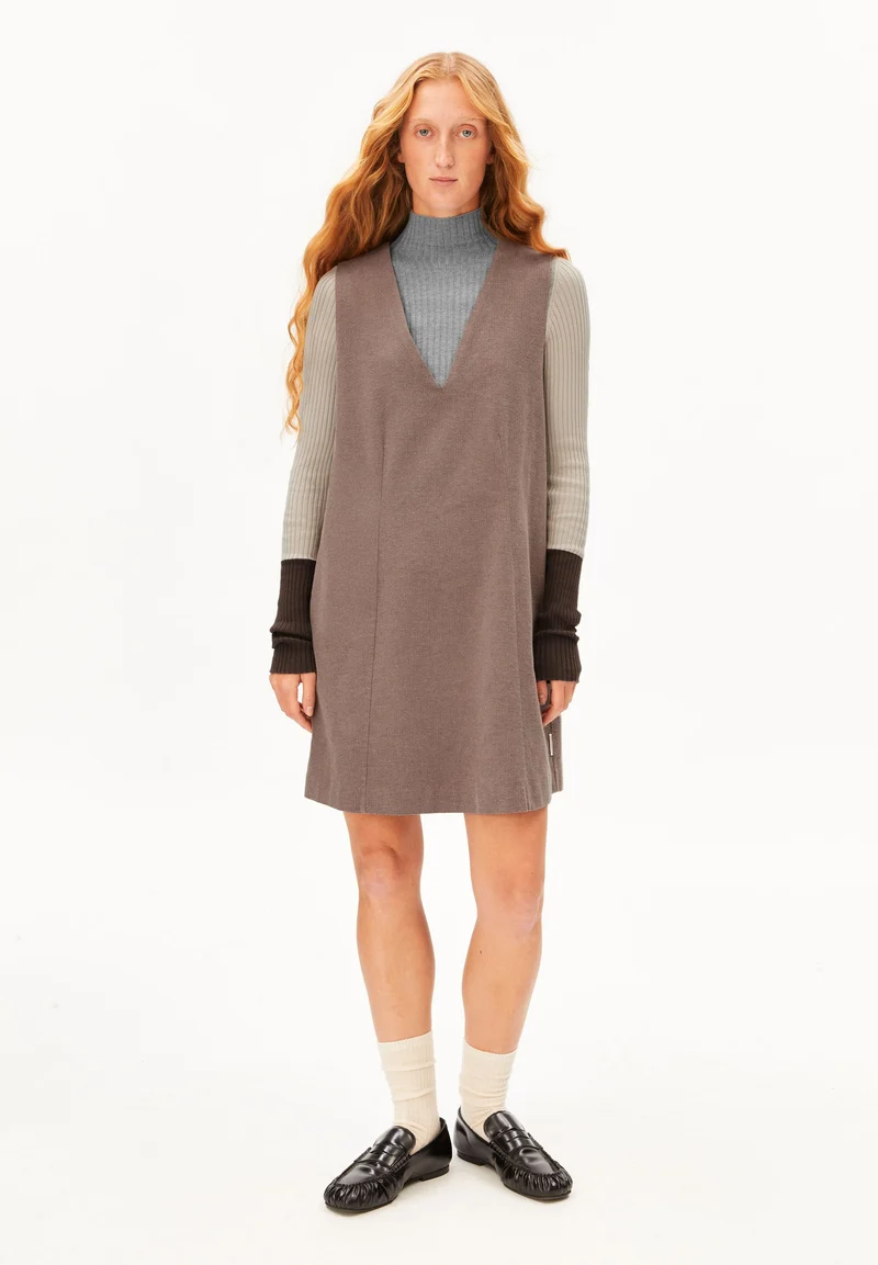 PINAAFO HERRINGBONE KLEID | claystone-soft nougat