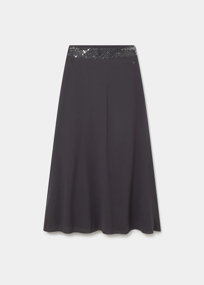 Long skirt waist detail