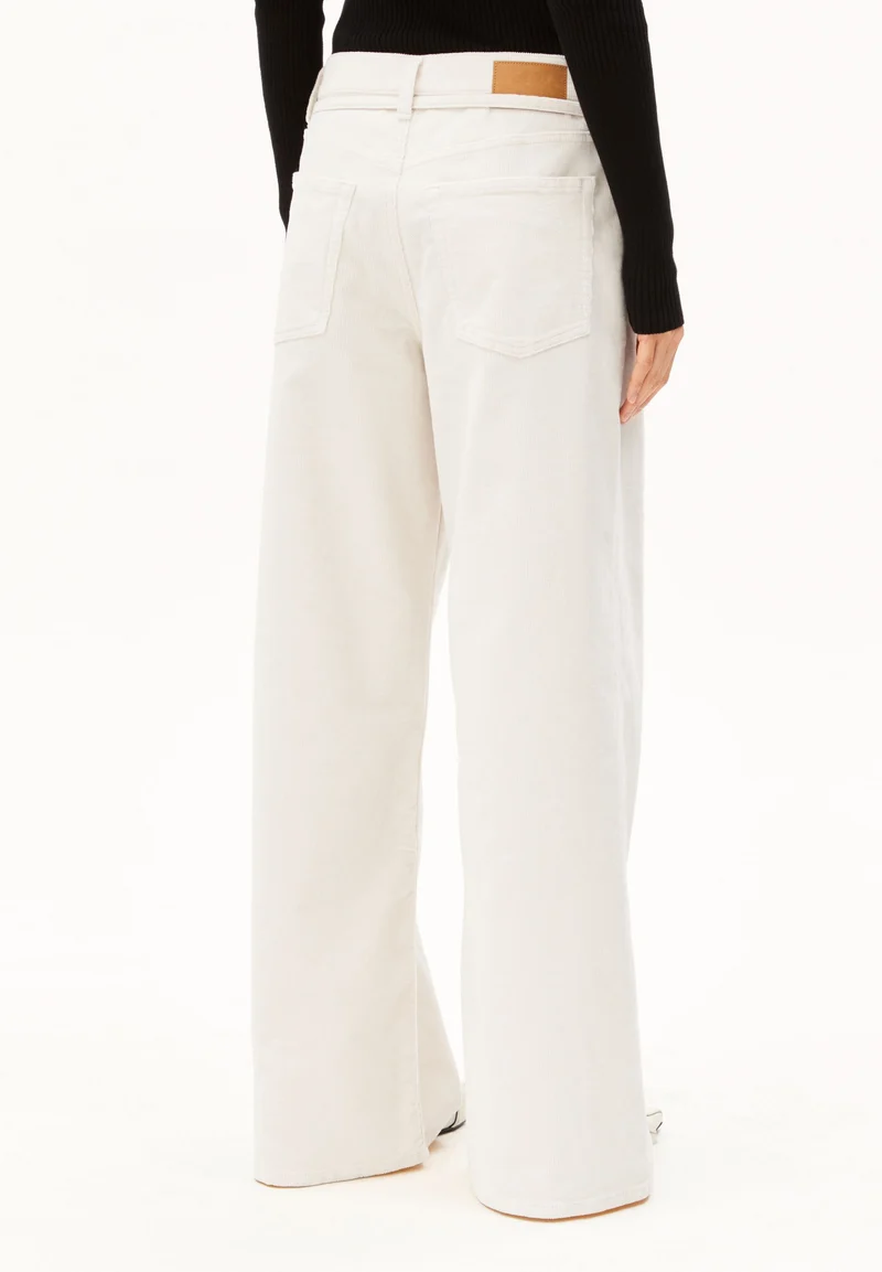 ASTRAEAAS MID WAIST CORDHOSE | oatmilk