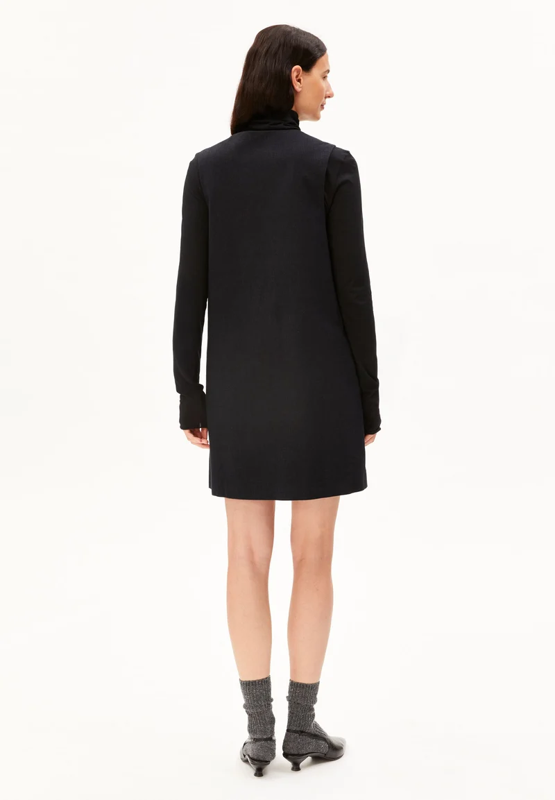 PINAAFO HERRINGBONE KLEID | dark steel-black