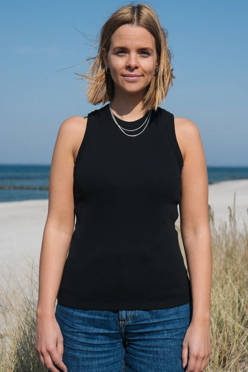 Top Alva Schwarz