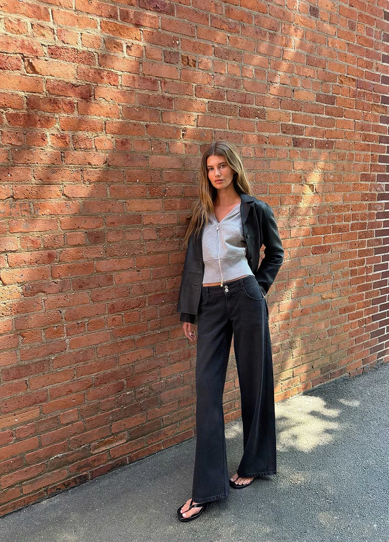 Wide-waist jeans