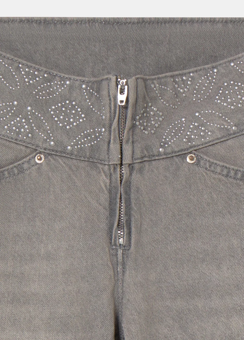 Wide-waistband jeans with studs