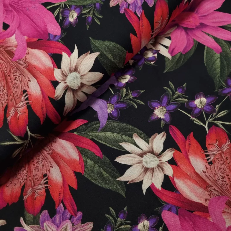 Viskosestoff mit Blumen pink 100 cm Reststück