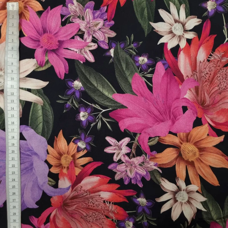 Viskosestoff mit Blumen pink 100 cm Reststück