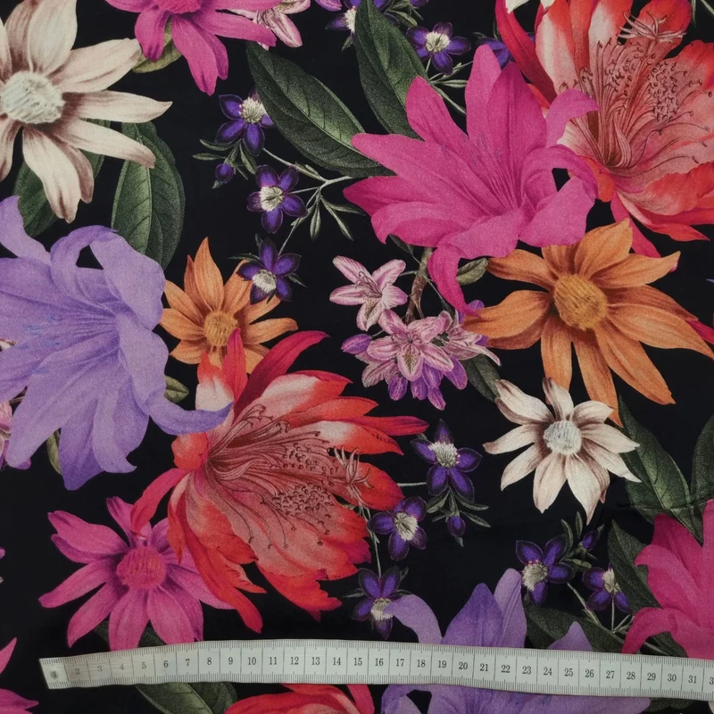Viskosestoff mit Blumen pink 100 cm Reststück