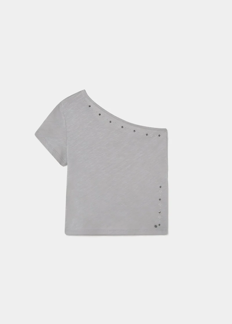 Asymmetric flower studded t-shirt