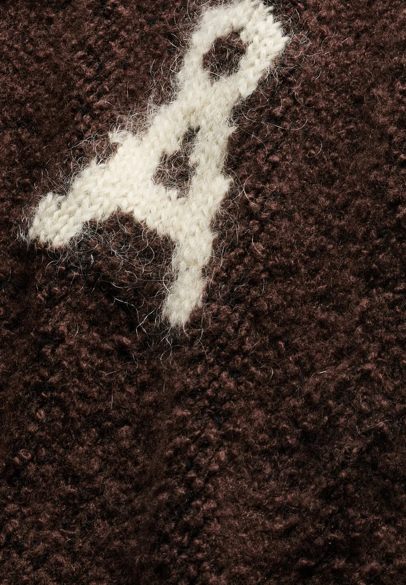 ICONIC Å BOUCLÉ-STRICKWESTE | claystone