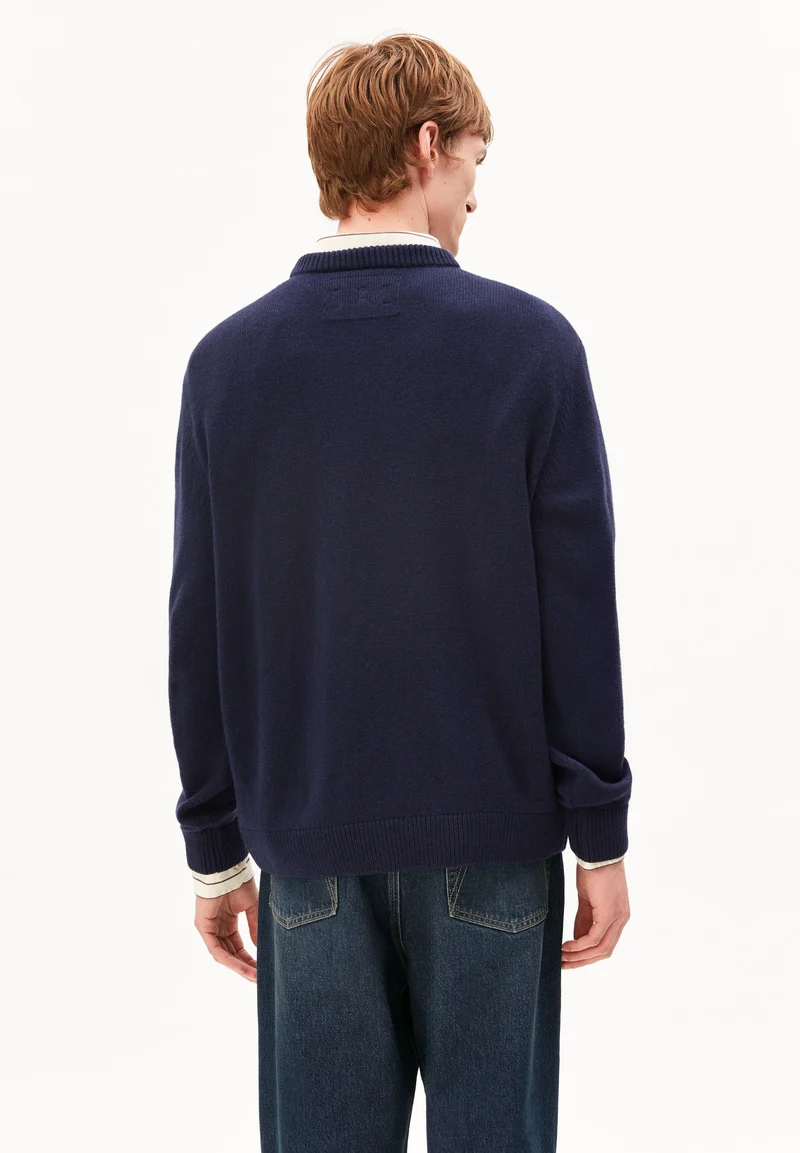 RECYCELTE WOLLE STRICKPULLOVER | tinted navy