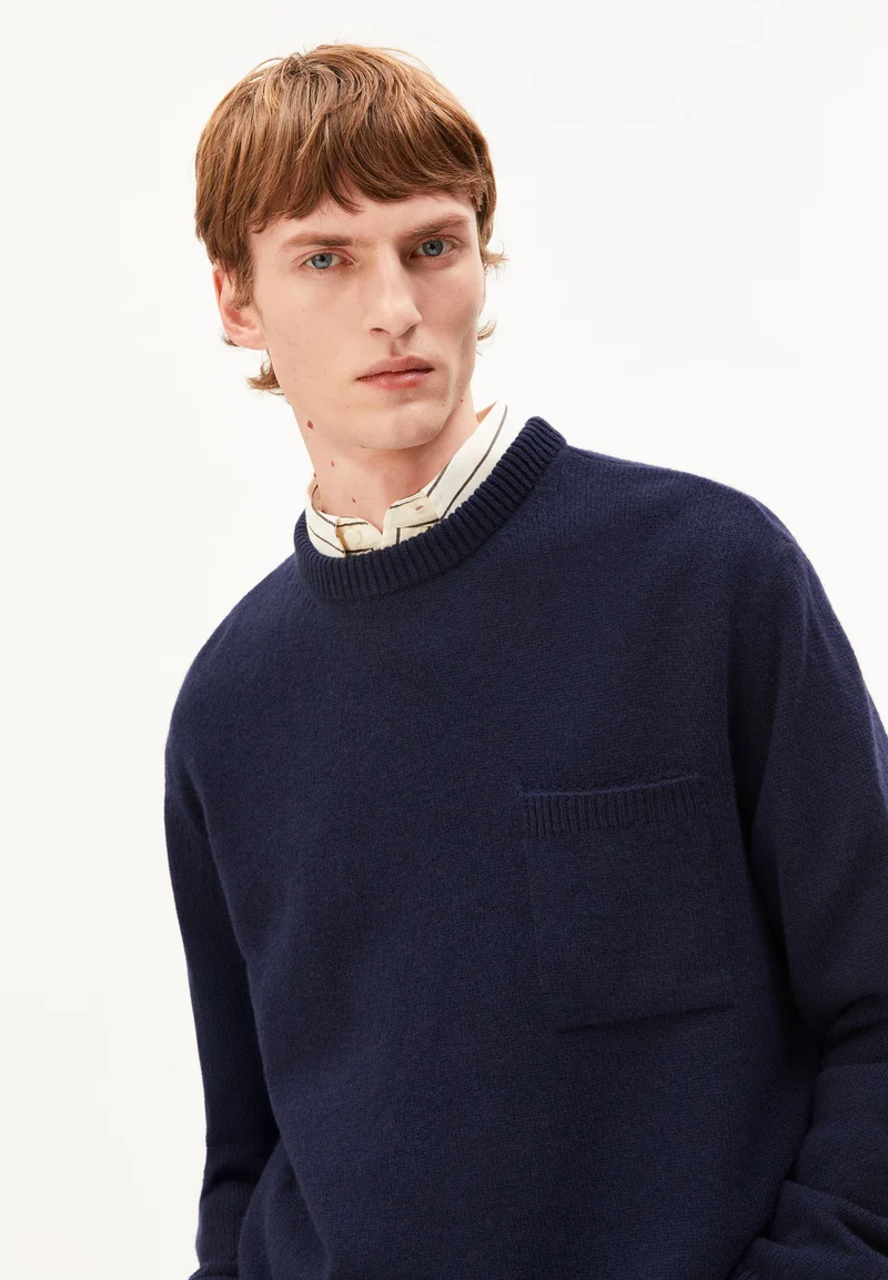 RECYCELTE WOLLE STRICKPULLOVER | tinted navy