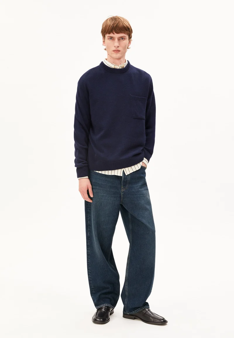 RECYCELTE WOLLE STRICKPULLOVER | tinted navy