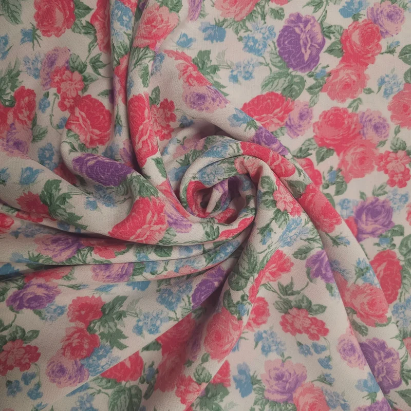 Viskosestoff mit Blumen Motiv