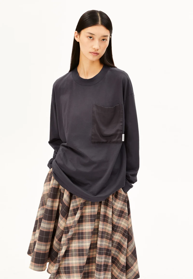 MATERIAL-MIX PATCHED POCKET LANGARMSHIRT
