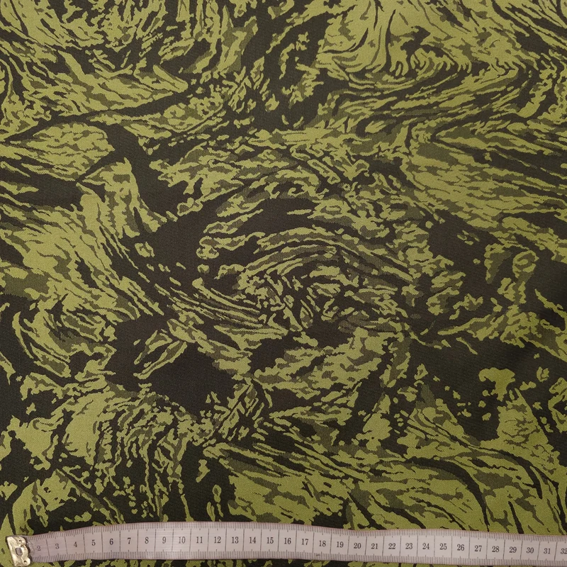 Polyesterstoff grün/schwarz | abstraktes Muster