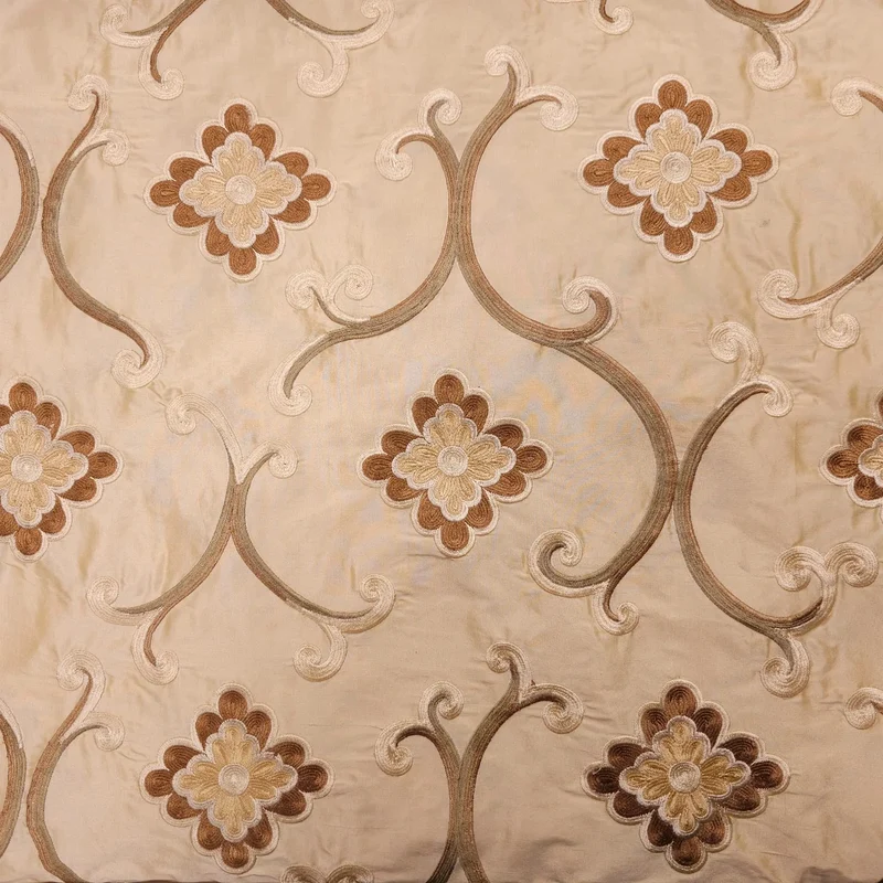 Dupionseide beige mit bestickten Blumen