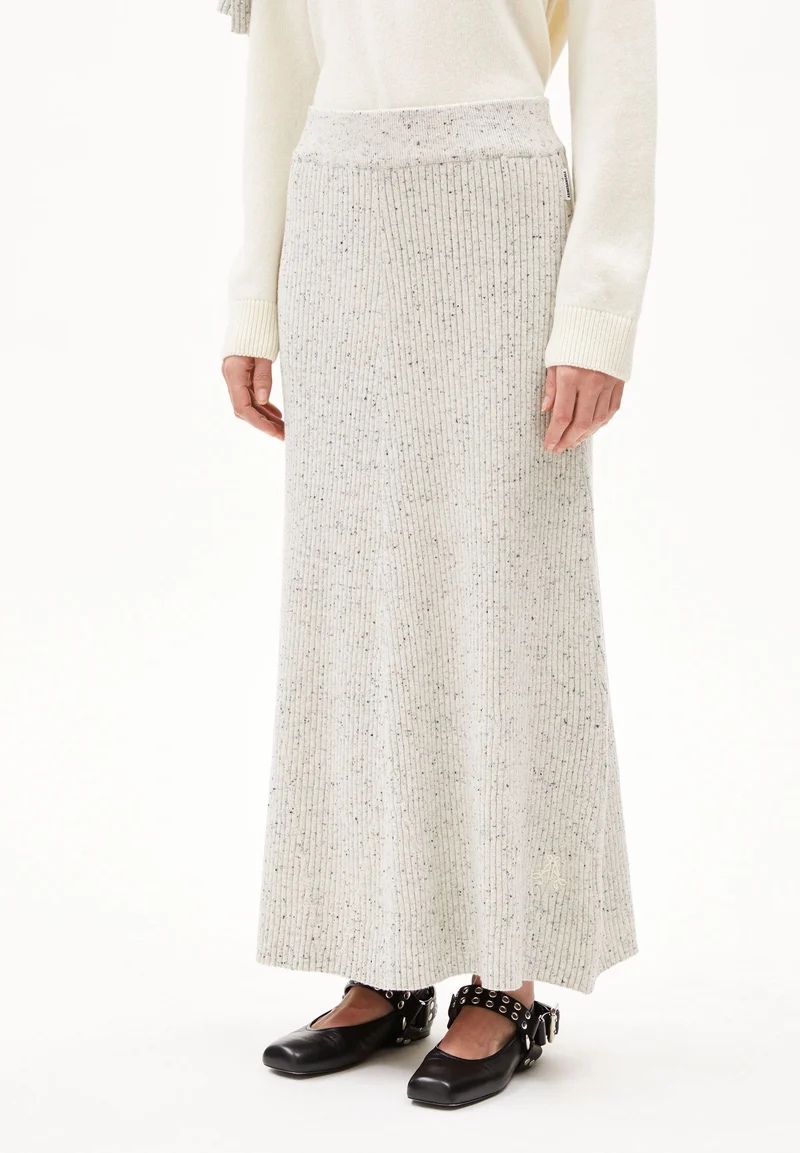 HANAA TWEED ROCK | oatmilk-black