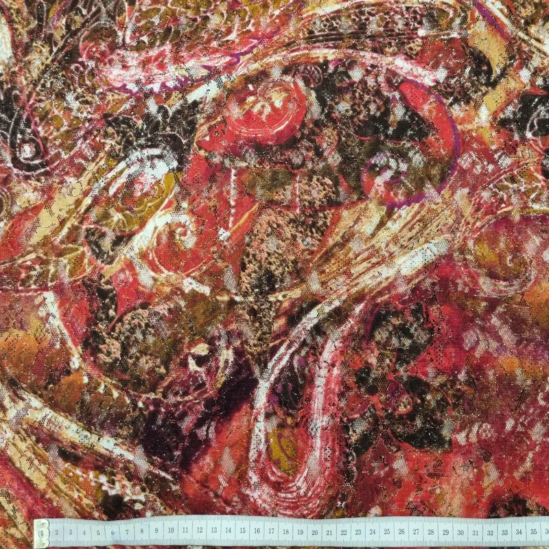 Spitze mit Paisleymuster und Goldschimmer