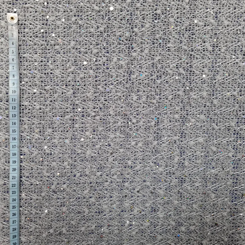 Spitze grau Zick-Zack Muster und Pailletten