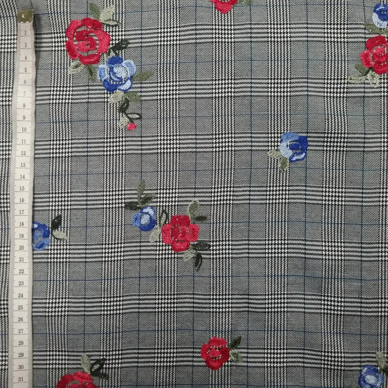 Viskosestoff grau mit Glencheck- und Blumenmotiv blau