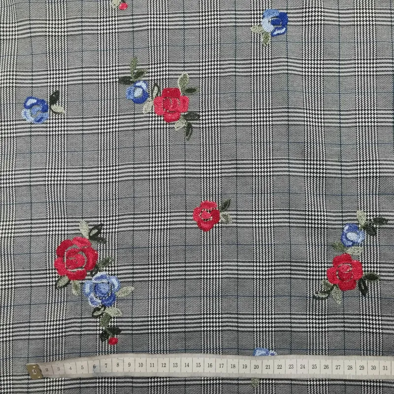 Viskosestoff grau mit Glencheck- und Blumenmotiv blau