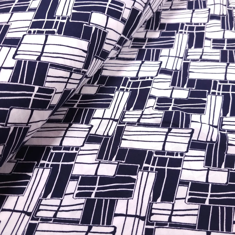 Viskosestoff mit geometrische Muster dunkelblau weiß