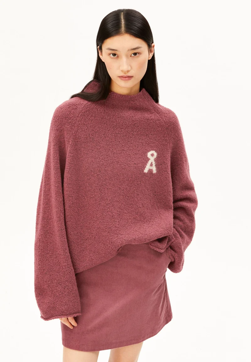 ICONIC Å BOUCLÉ-STRICKPULLOVER | velvet ember
