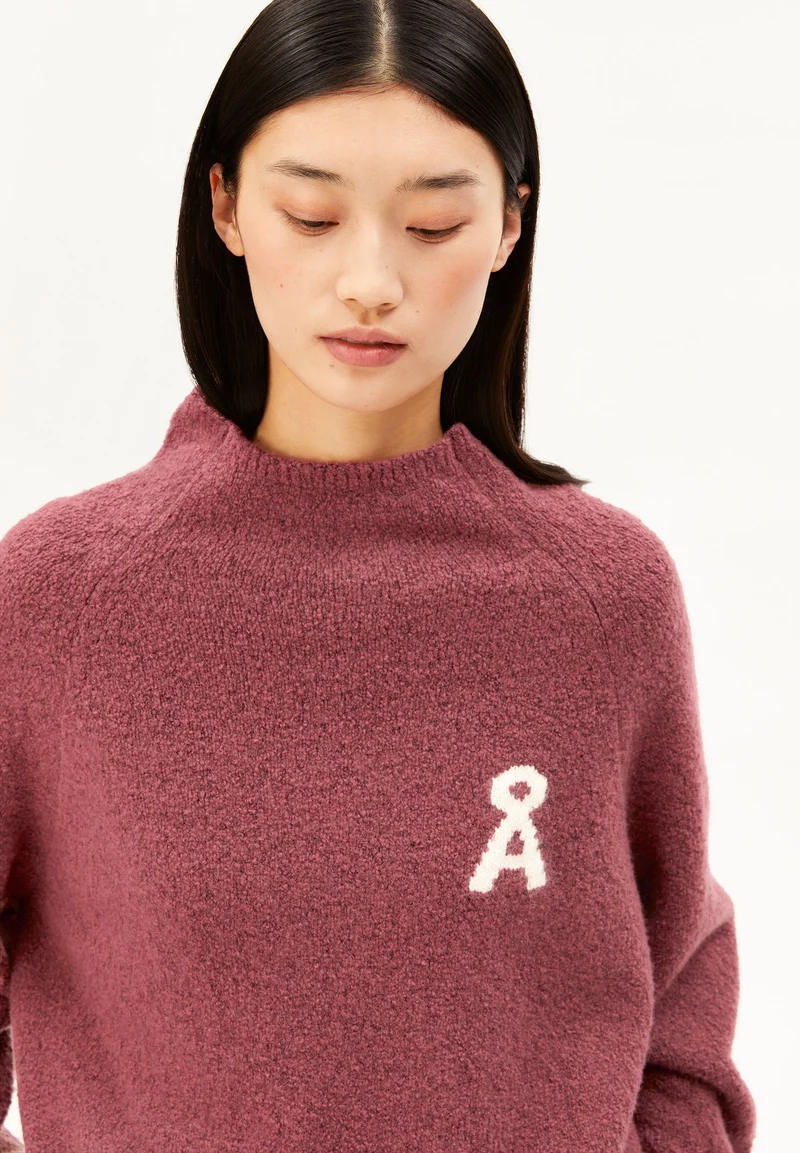 ICONIC Å BOUCLÉ-STRICKPULLOVER | velvet ember