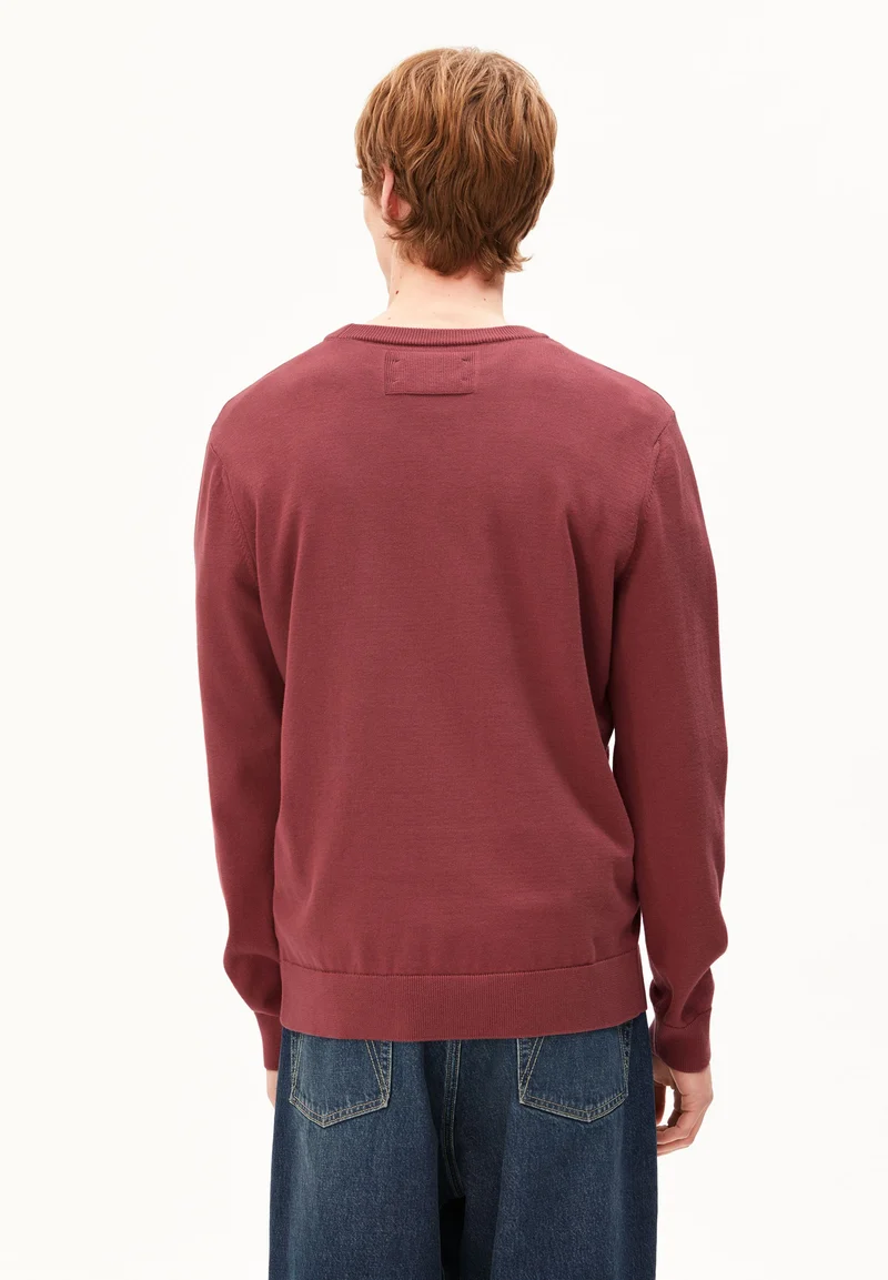 LOUKAA STRICKPULLOVER | velvet ember