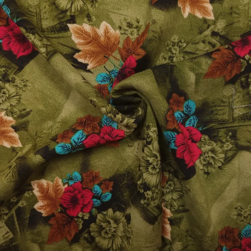 Viskosestoff mit Blumen Motiv grün rot