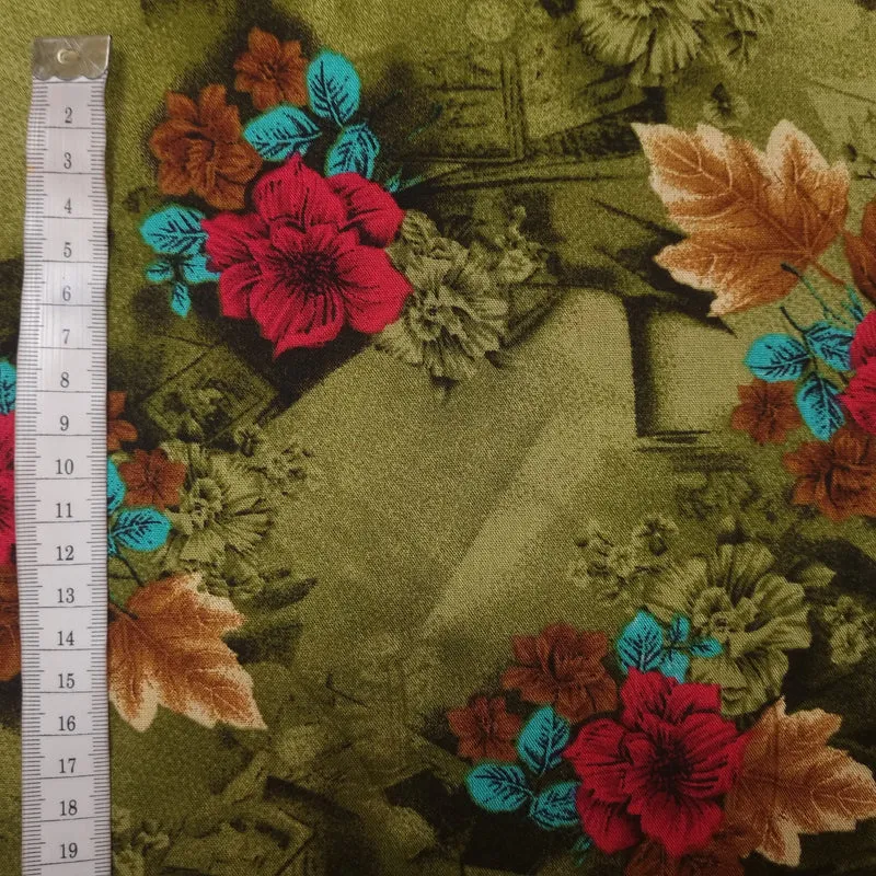 Viskosestoff mit Blumen Motiv grün rot