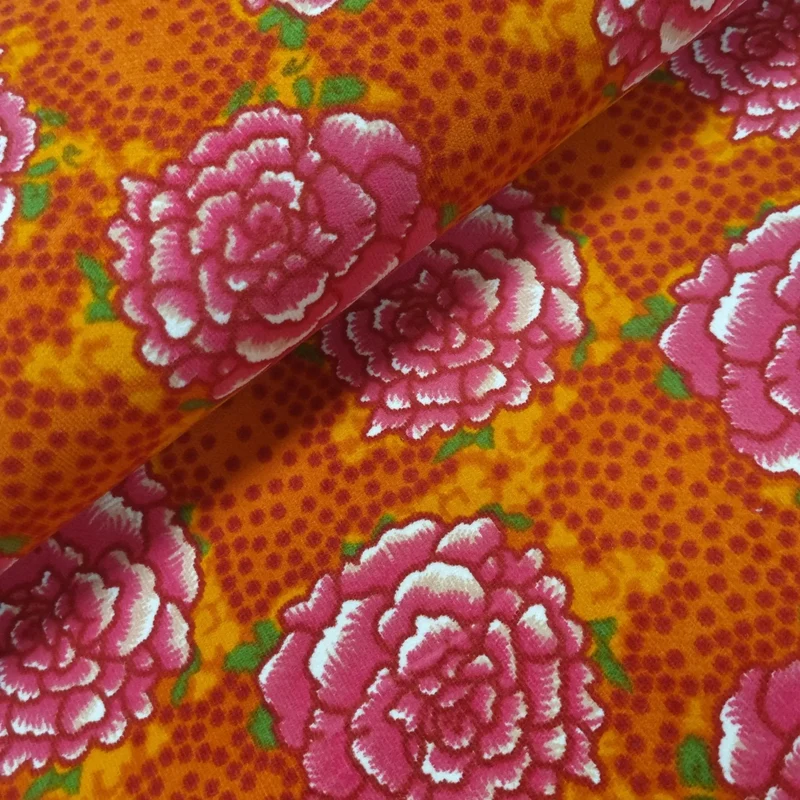 Feincord mit Blumenmotiv