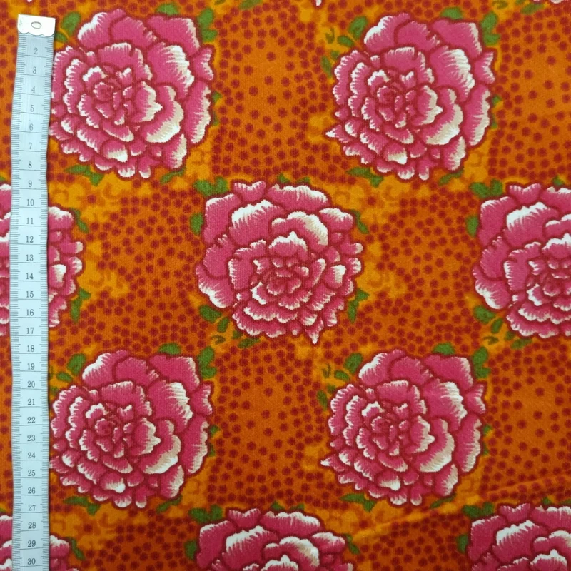 Feincord mit Blumenmotiv