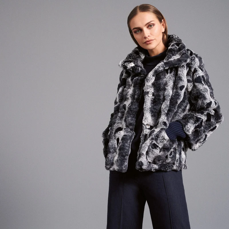 Fantastische Jacke mit Fell und Strickbündchen