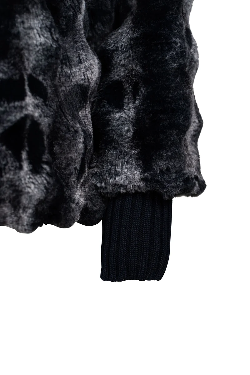 Fantastische Jacke mit Fell und Strickbündchen