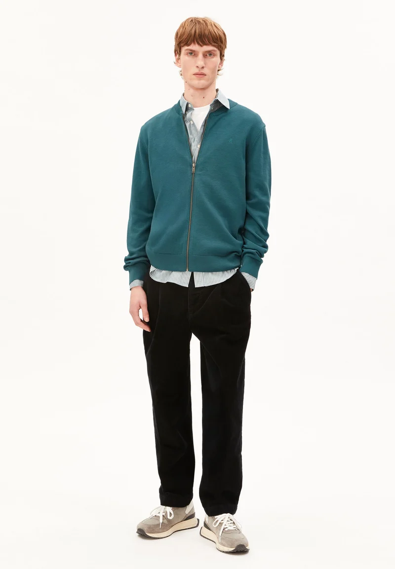 AGAAMON STRICKJACKE | petrol velvet