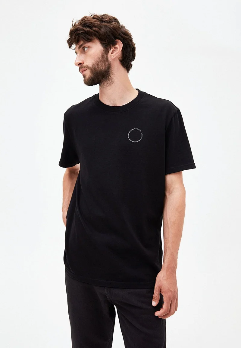AADNAN CAPSULE.04 | black
