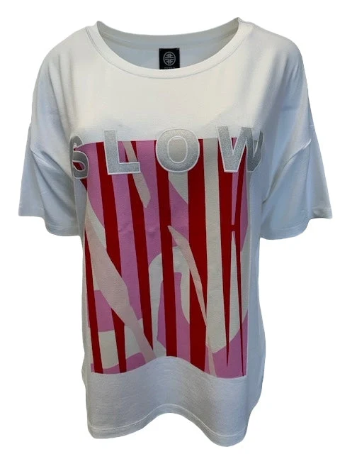 T-Shirt mit vertikalem Print und Wording