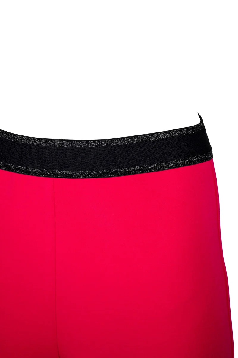 Moderne Schlupfhose mit Schlag